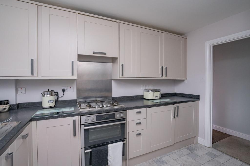 Hazel Avenue, Evesham, WR11 2 bed detached bungalow £280,000