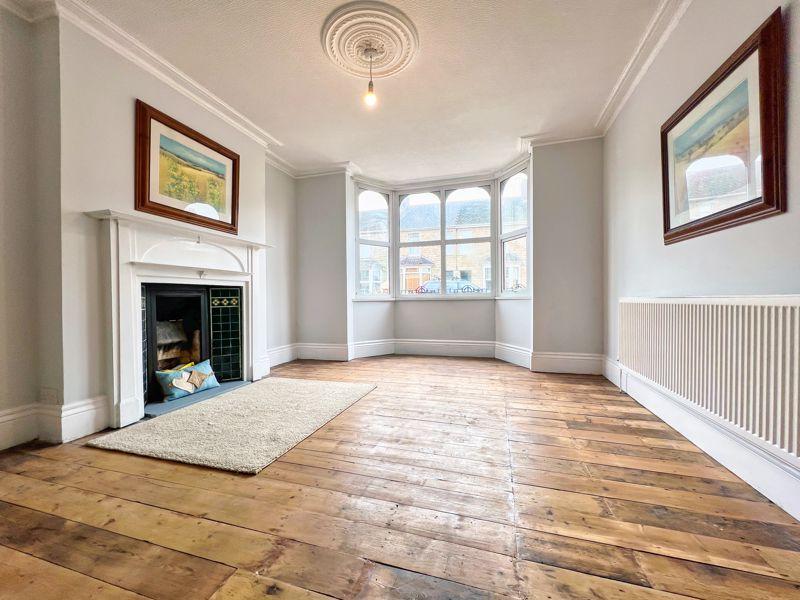 20 Grove Road, Bridgend, CF31 3EF 3 bed semidetached house £300,000