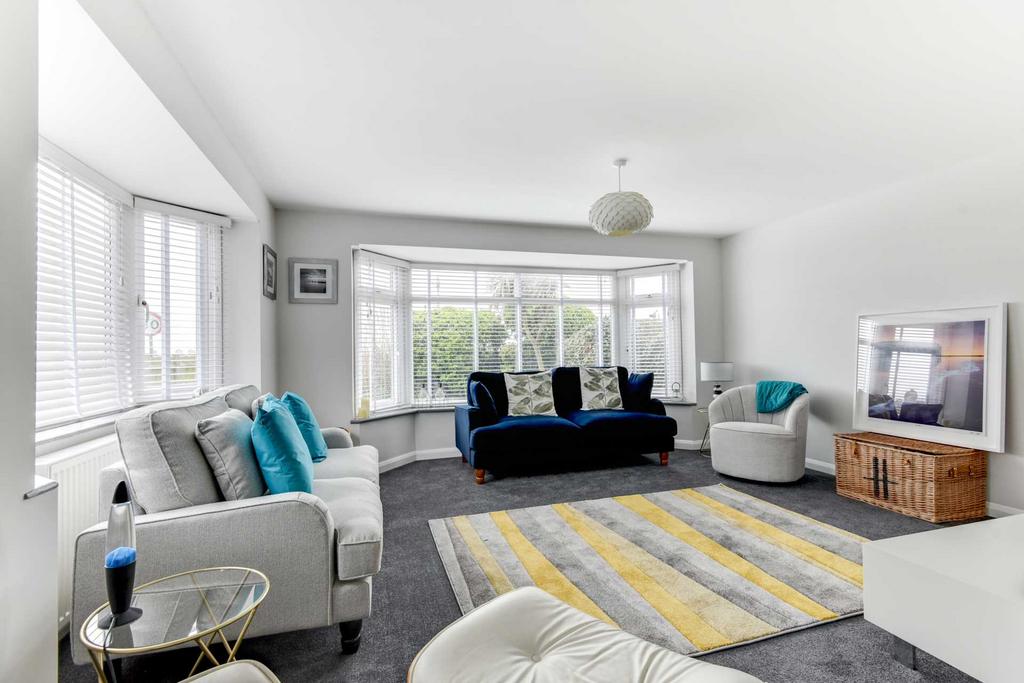 Tennis Road, Hove 2 bed flat £4,996 pcm (£1,153 pw)