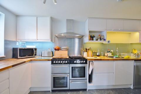 42 Roundhead Drive, Thame, OX9 3DJ