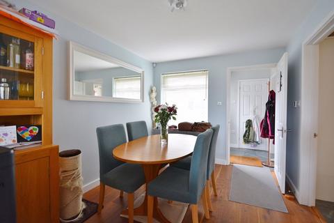 42 Roundhead Drive, Thame, OX9 3DJ
