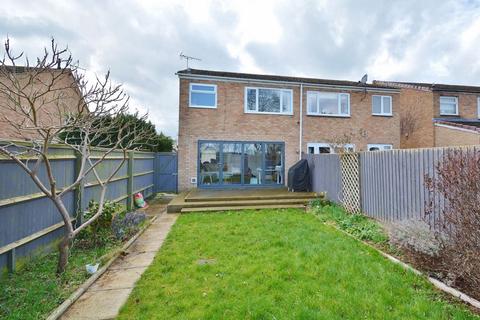 42 Roundhead Drive, Thame, OX9 3DJ