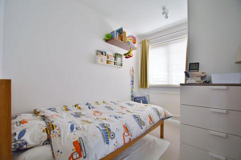 42 Roundhead Drive, Thame, OX9 3DJ