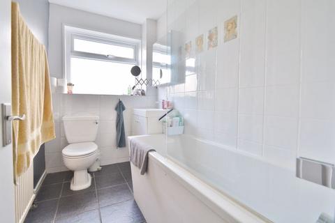 42 Roundhead Drive, Thame, OX9 3DJ