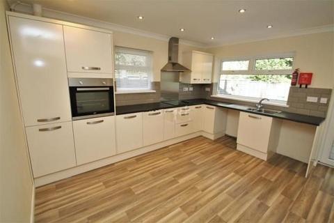 3 bedroom bungalow to rent, Repton Close