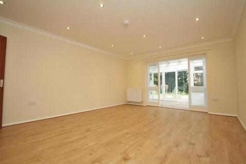 3 bedroom bungalow to rent, Repton Close