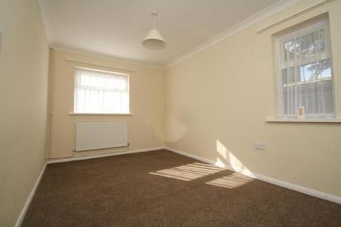 3 bedroom bungalow to rent, Repton Close