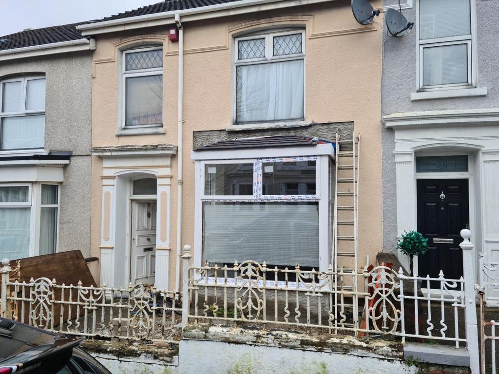 College Hill, Llanelli 2 bed terraced house £129,950