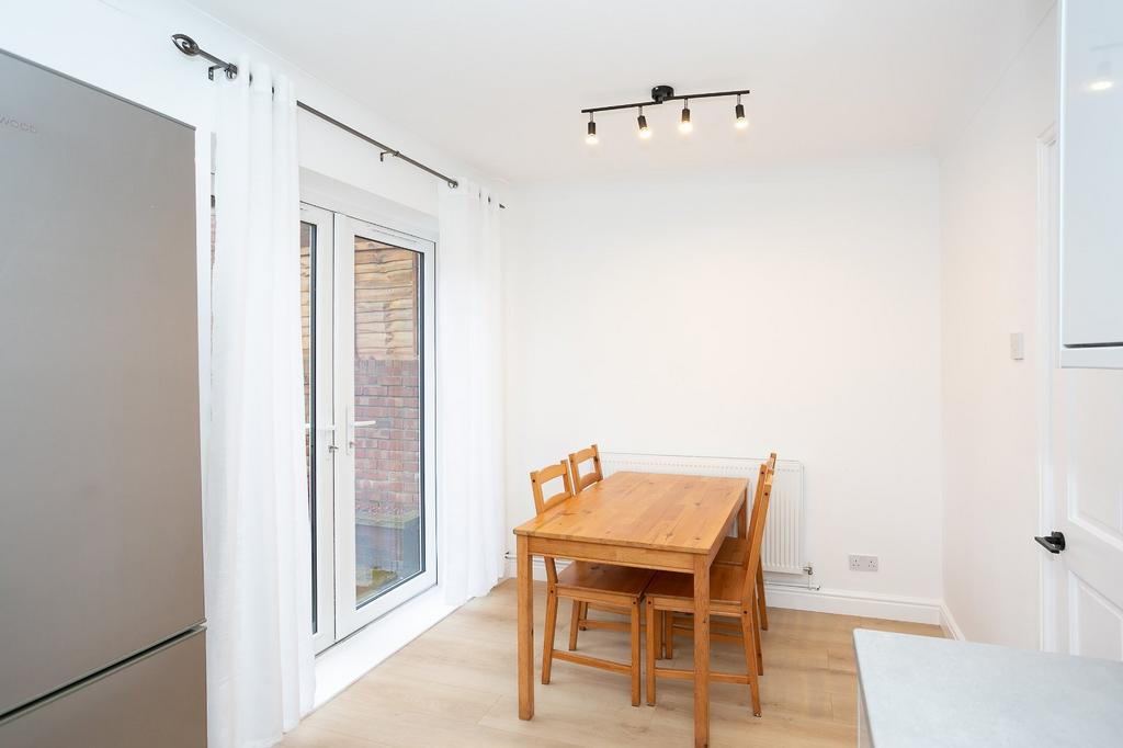 Oak Street, Hemel Hempstead, Hertfordshire, HP3 2 bed terraced house