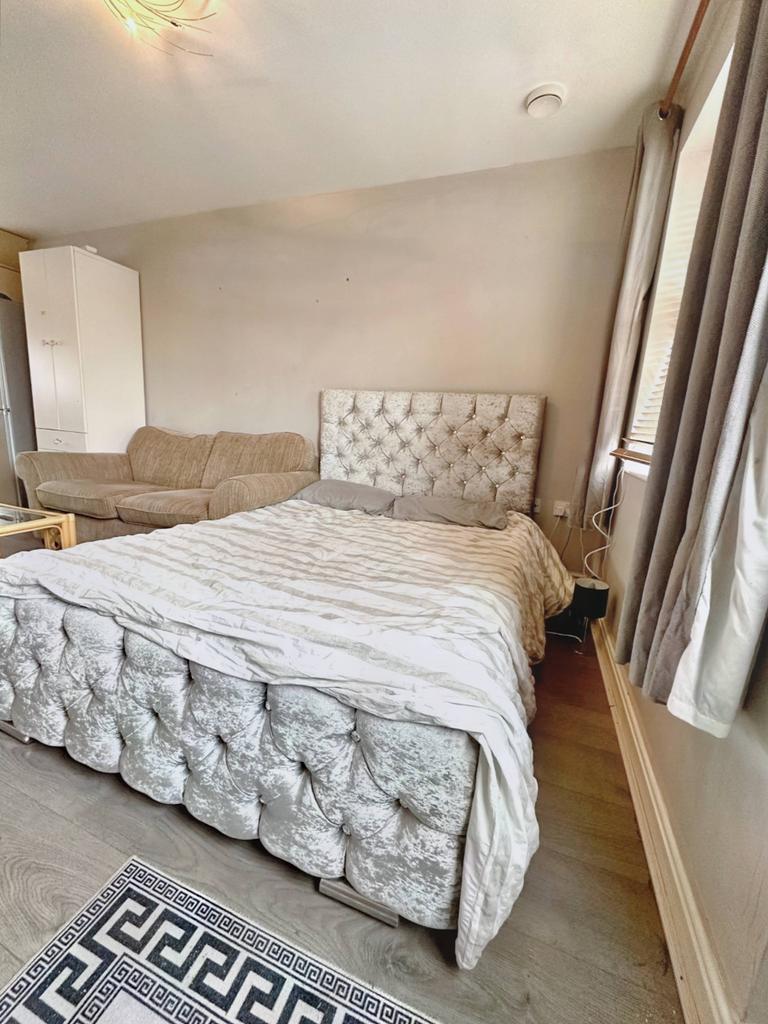 Victoria Road East, Leicester LE5 1 bed ground floor flat £850 pcm (£
