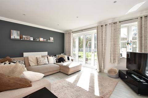 2 Cherry Way, Felbridge, East Grinstead, RH19 2GS