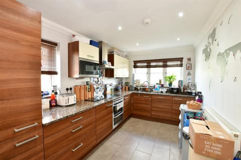 2 Cherry Way, Felbridge, East Grinstead, RH19 2GS