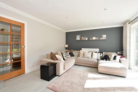 2 Cherry Way, Felbridge, East Grinstead, RH19 2GS