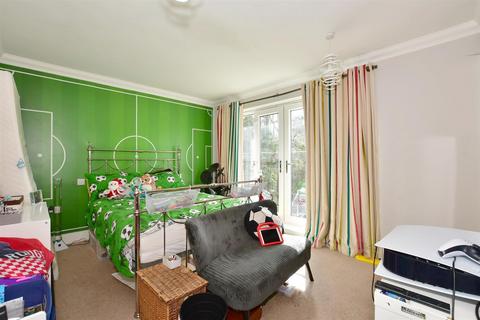 2 Cherry Way, Felbridge, East Grinstead, RH19 2GS