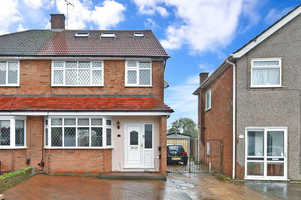 Freshwell Avenue Chadwell Heath Essex 4 Bed Semi Detached House £