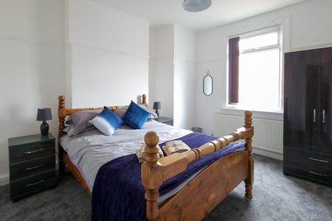 6 bedroom semi-detached house to rent, Kedleston Avenue, Manchester M14