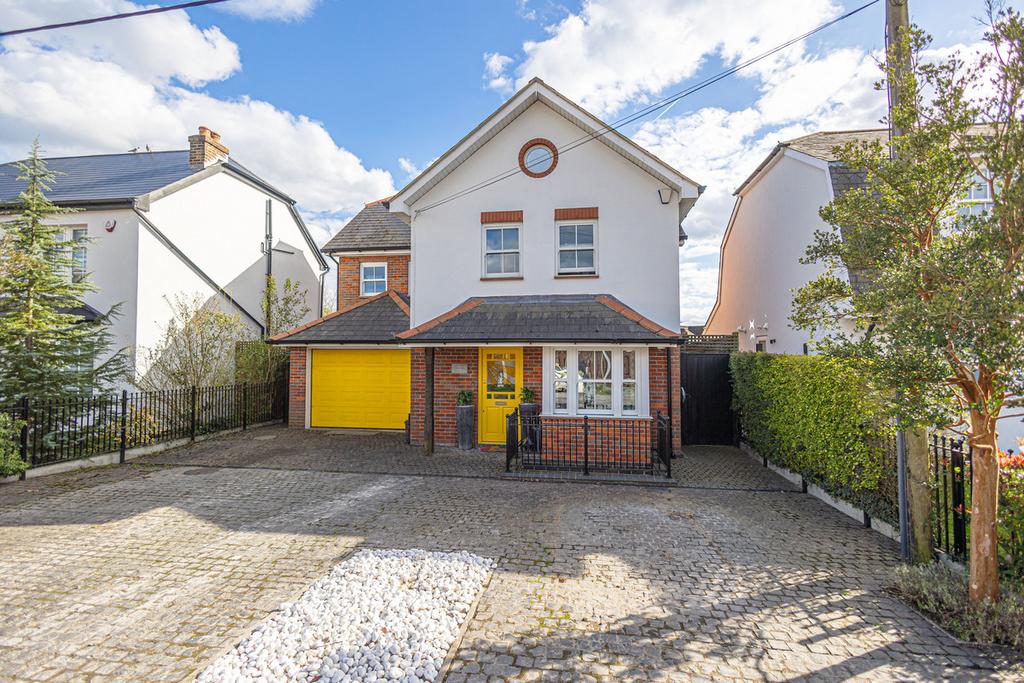 Gladstone Gardens, Rayleigh, SS6 5 bed detached house £950,000