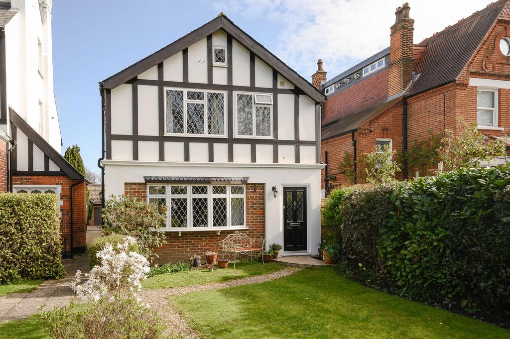 Foley Road, Claygate, KT10 2 bed cottage £2,000 pcm (£462 pw)