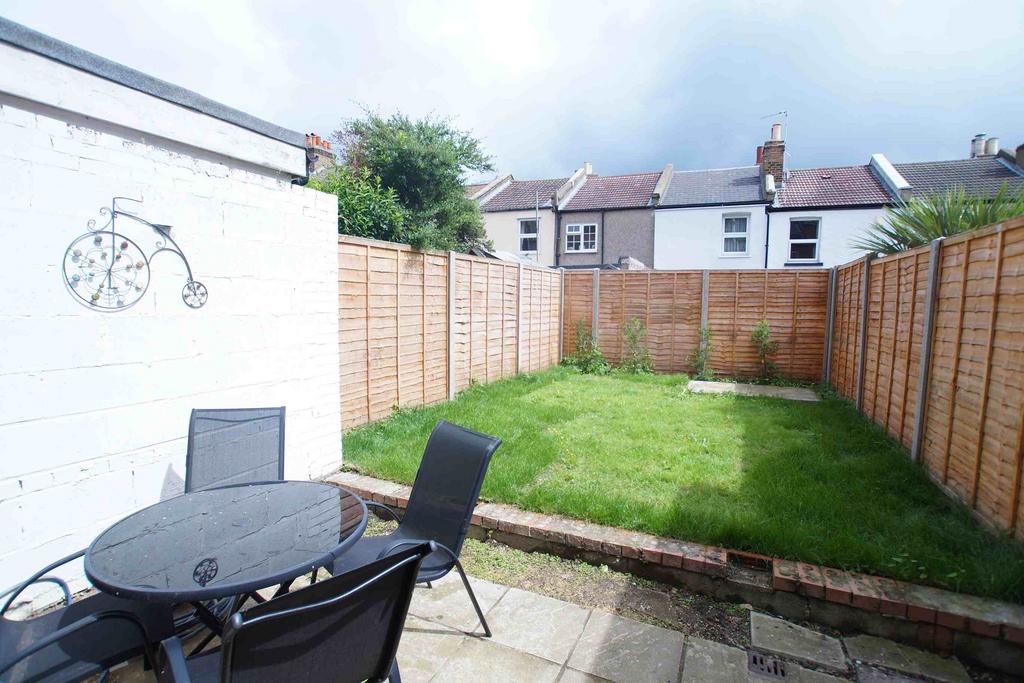 Kimberley Road, Beckenham 2 bed house £1,700 pcm (£392 pw)
