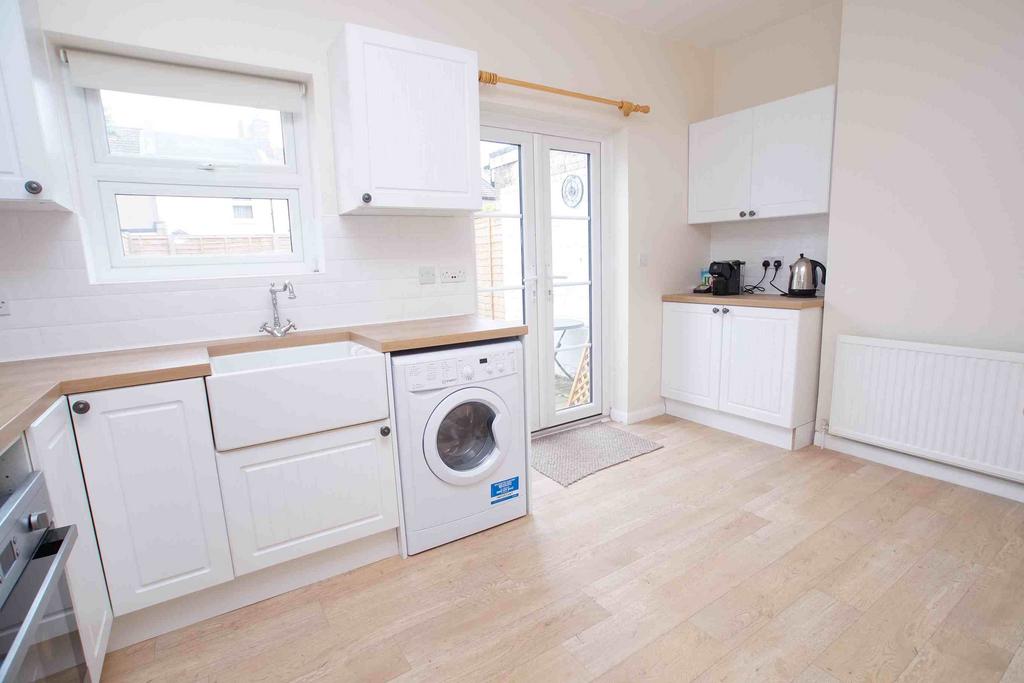 Kimberley Road, Beckenham 2 bed house £1,700 pcm (£392 pw)