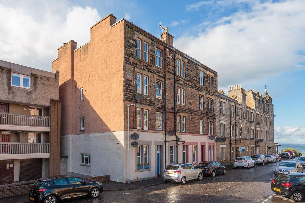 Beach Lane, Musselburgh, East Lothian, EH21 3 bed flat £1,250 pcm (£288 pw)