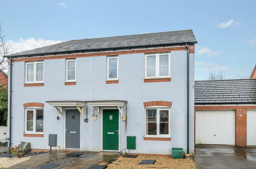 Crocker Way, Wincanton BA9 3 bed semidetached house for sale £250,000