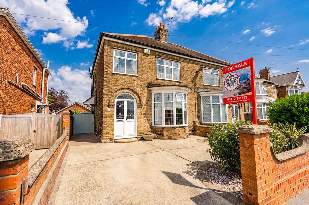 Queen Mary Avenue, Cleethorpes, DN35 3 bed semidetached house £195,000