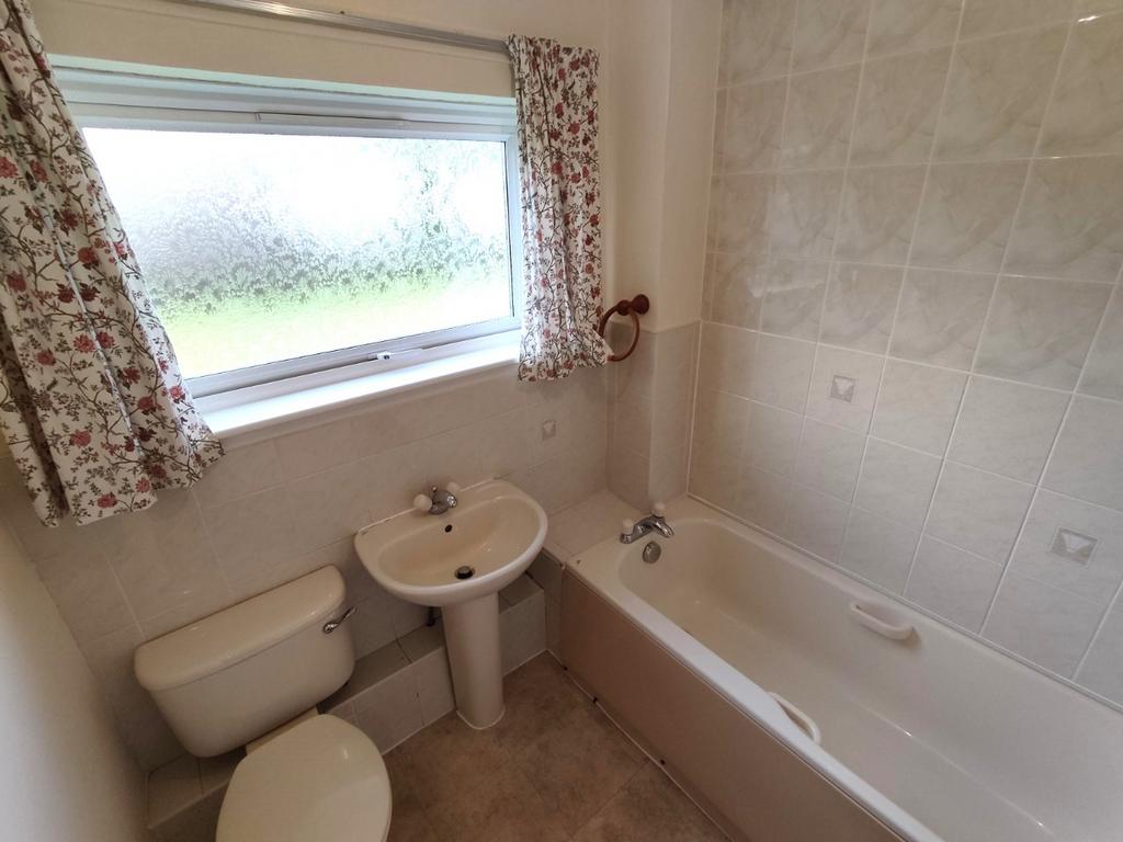 Aviemore Gardens, Bearsden, Glasgow, G61 1 bed flat £650 pcm (£150 pw)