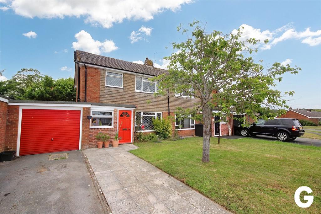 Hightown Gardens, Ringwood, Hampshire, BH24 3 bed semidetached house