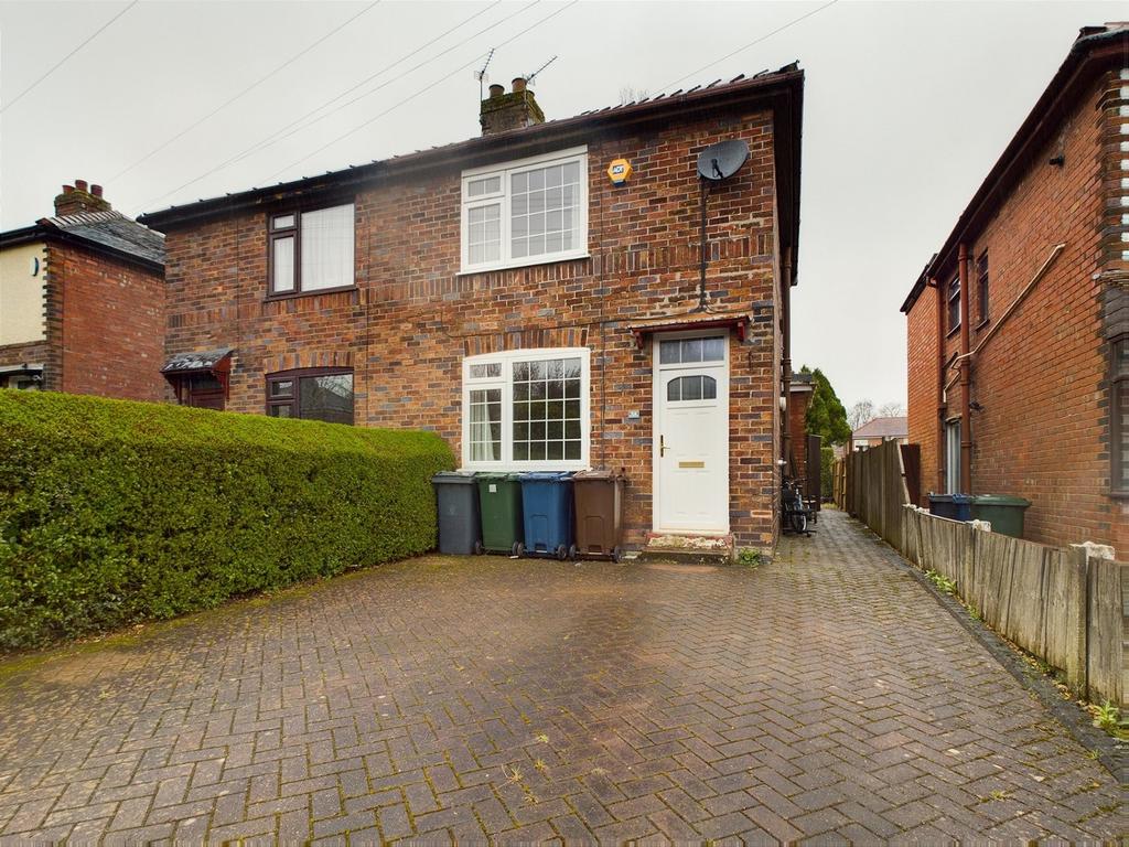 Calder Avenue, Ormskirk, L39 4SF 2 bed semidetached house £165,000