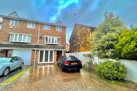 4 bedroom townhouse to rent - Slade End, Theydon Bois, CM16