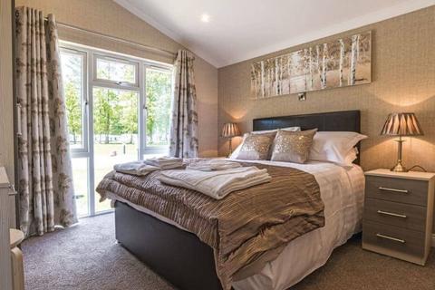3 bedroom lodge for sale, Stixwould Road, Woodhall Spa Lincolnshire