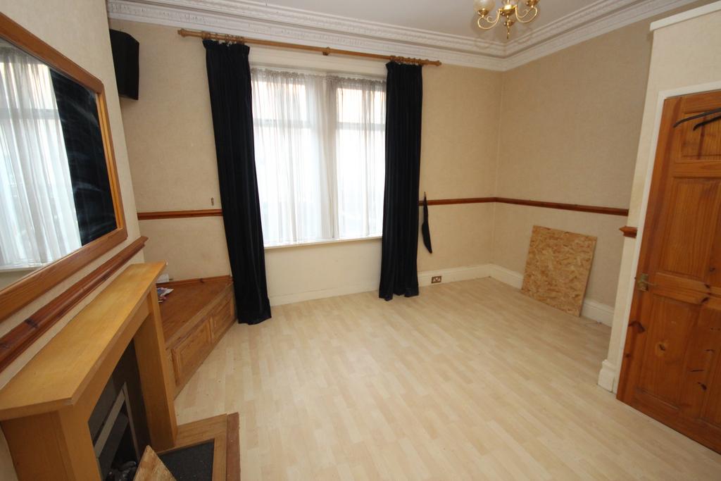 Station Road, Cullercoats, Tyne & Wear, NE30 4PQ 1 bed flat for sale