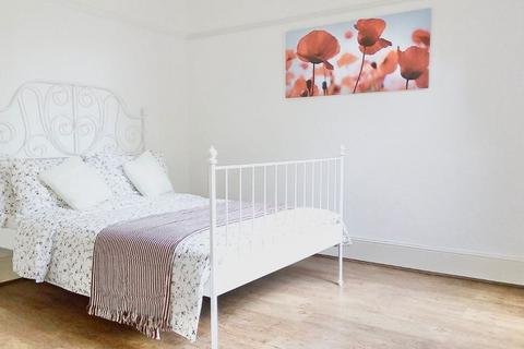 6b Gurney Road, London, E15 1SH