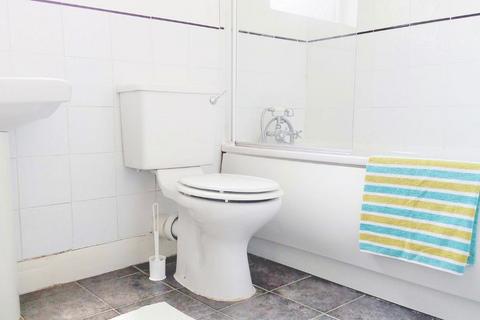6b Gurney Road, London, E15 1SH