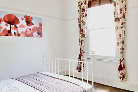 6b Gurney Road, London, E15 1SH