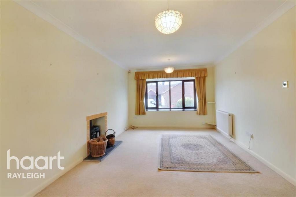 Alexandra Road, Rayleigh 4 bed detached house £2,090 pcm (£482 pw)