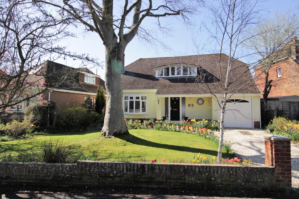 FERNDALE, WATERLOOVILLE 3 bed detached house for sale £585,000