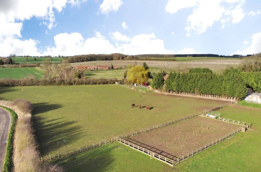 Grove, Retford, DN22 0RN 3 bed equestrian property for sale £600,000