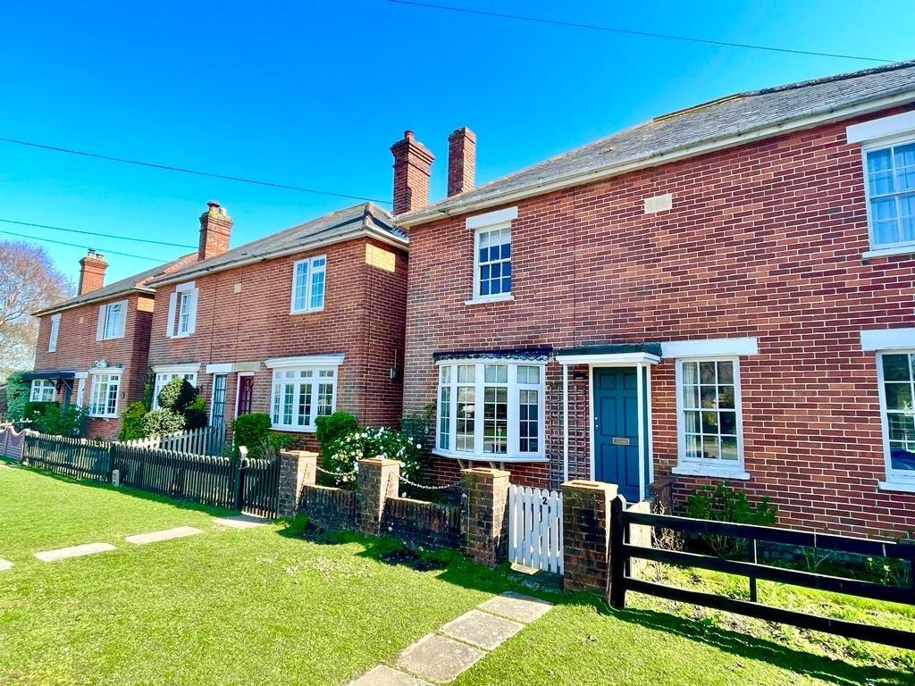 Pilley Green, Pilley, Lymington, SO41 3 bed semidetached house for
