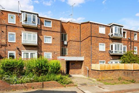 1 bedroom flat for sale, Erwood Road, London