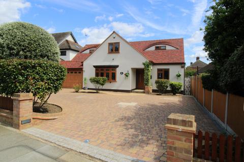 50 Holden Way, Upminster, RM14 1BT