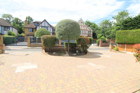 50 Holden Way, Upminster, RM14 1BT