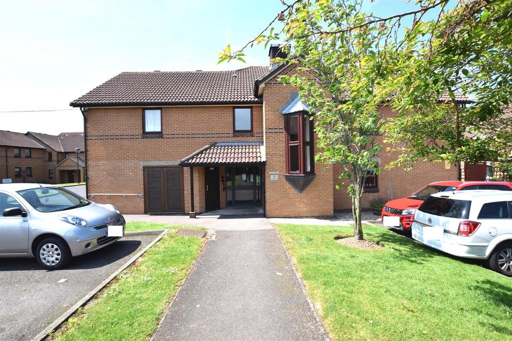 Portland Close, Chadwell Heath, Essex, RM6 1 bed apartment for sale £