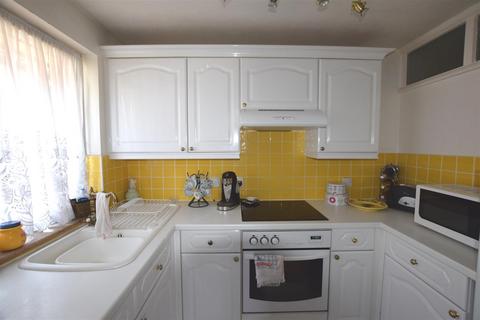 1 bedroom apartment for sale, Portland Close, Chadwell Heath, Essex, RM6