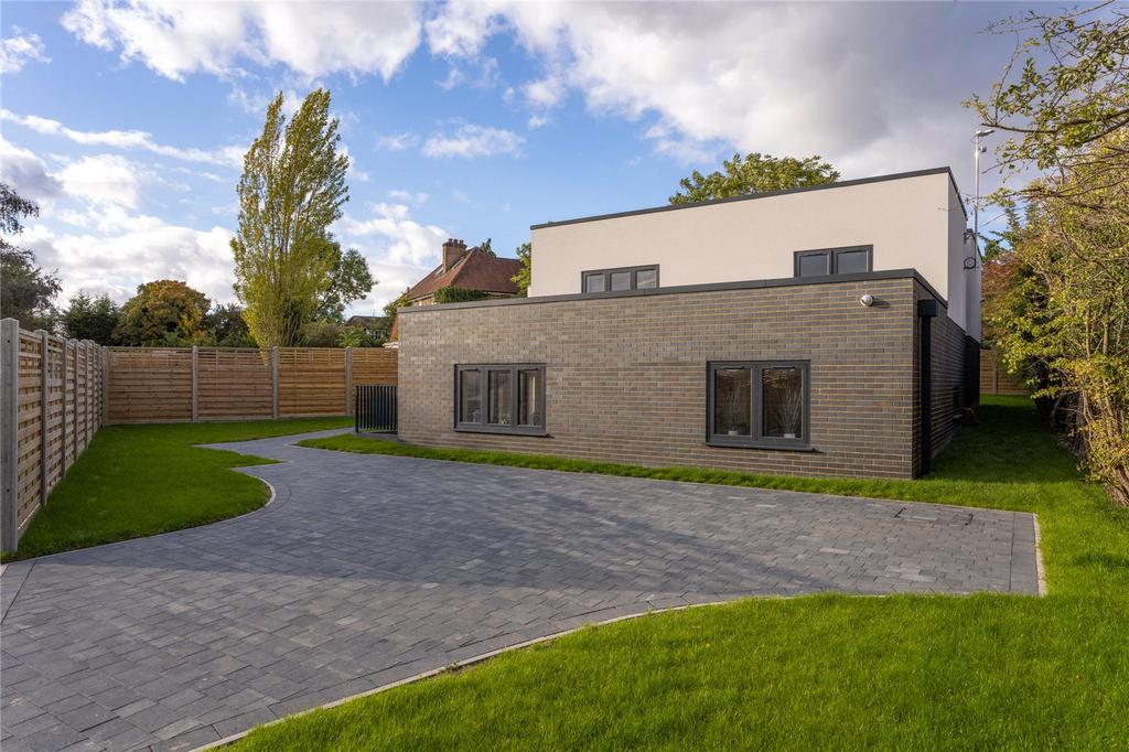 Phoenix Close, Off Fulmer Lane, Gerrards Cross, Bucks, SL9 4 bed