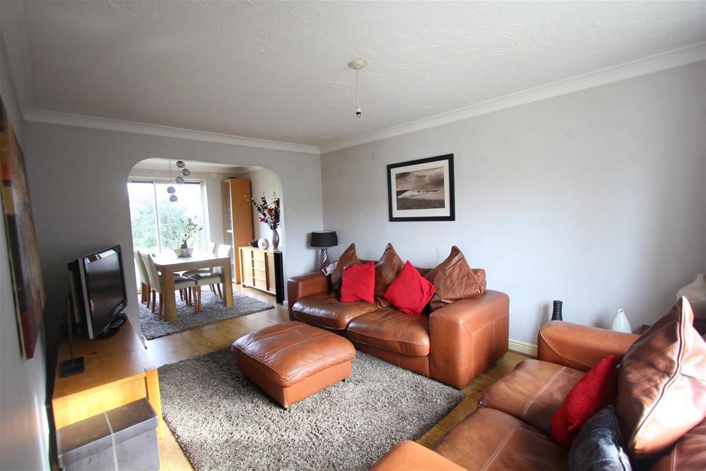 Ffordd Penrhos, Caerphilly, CF83 2BA 3 bed detached house £300,000
