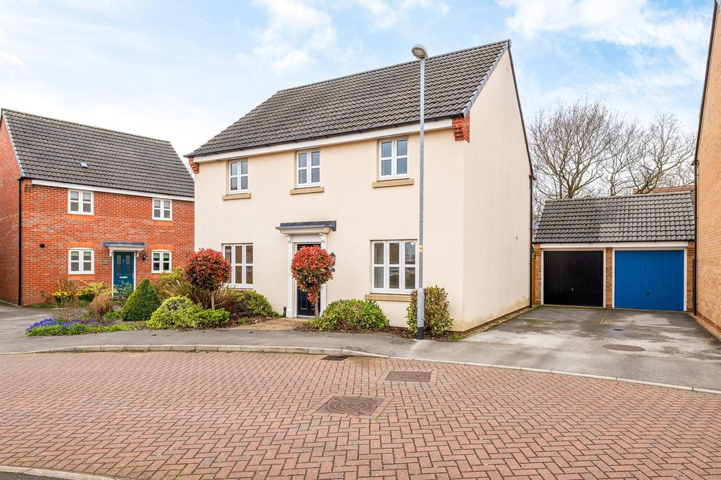 Octavian Crescent, North Hykeham, LN6 4 bed detached house £335,000