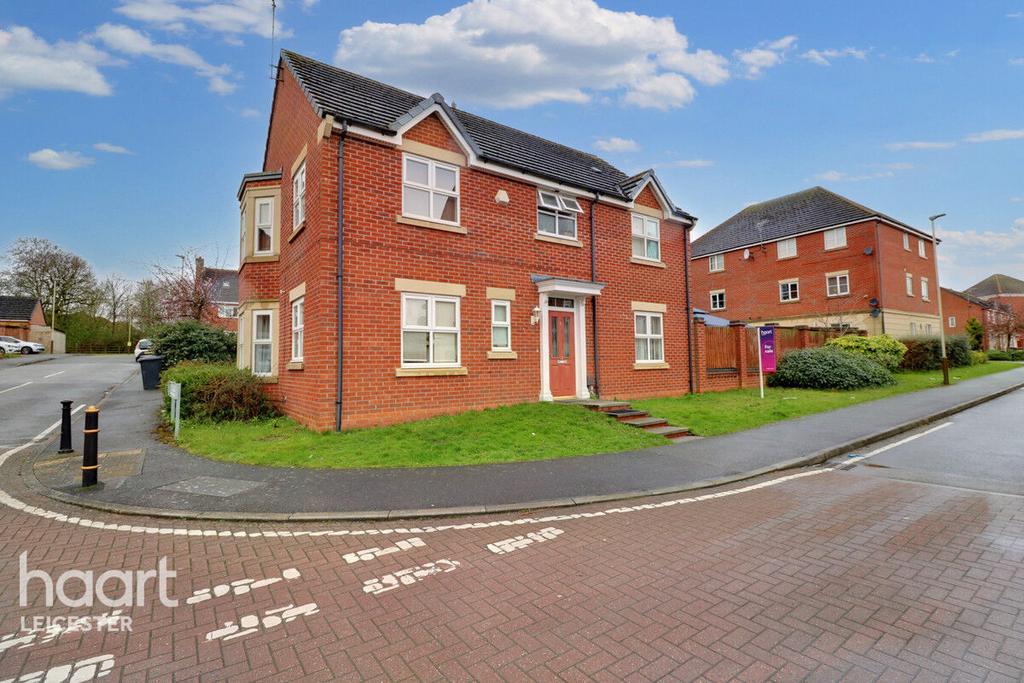 Lakeview Chase, Leicester 4 bed detached house £425,000