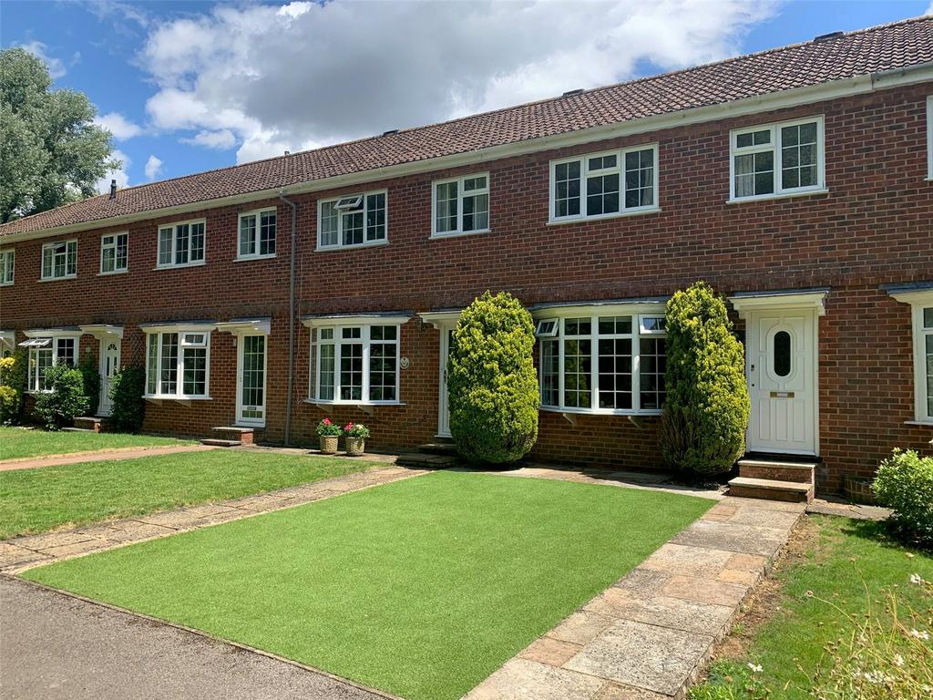 Rivermead Close, Romsey, Hampshire, SO51 3 bed terraced house for sale